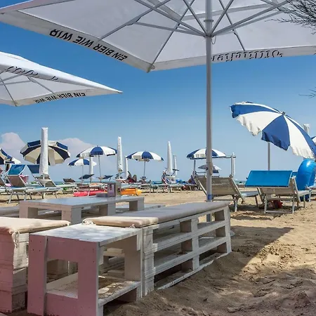 Farnie Lido Altanea